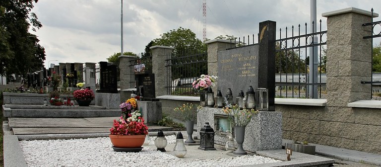 OMEZENÍ PARKOVÁNÍ NA PARKOVIŠTI u hřbitova